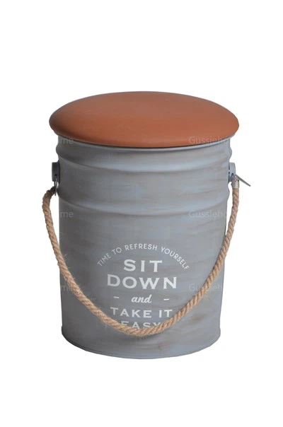 Metallijakkara säilytystilalla